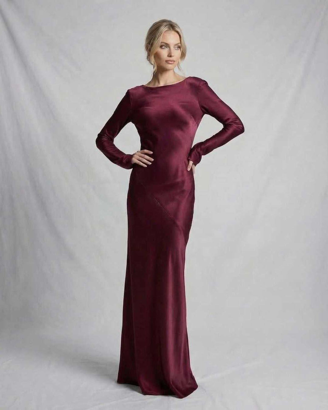 Vestido maxi blanco con espalda baja, ideal para lucir elegante en eventos formales y fiestas.