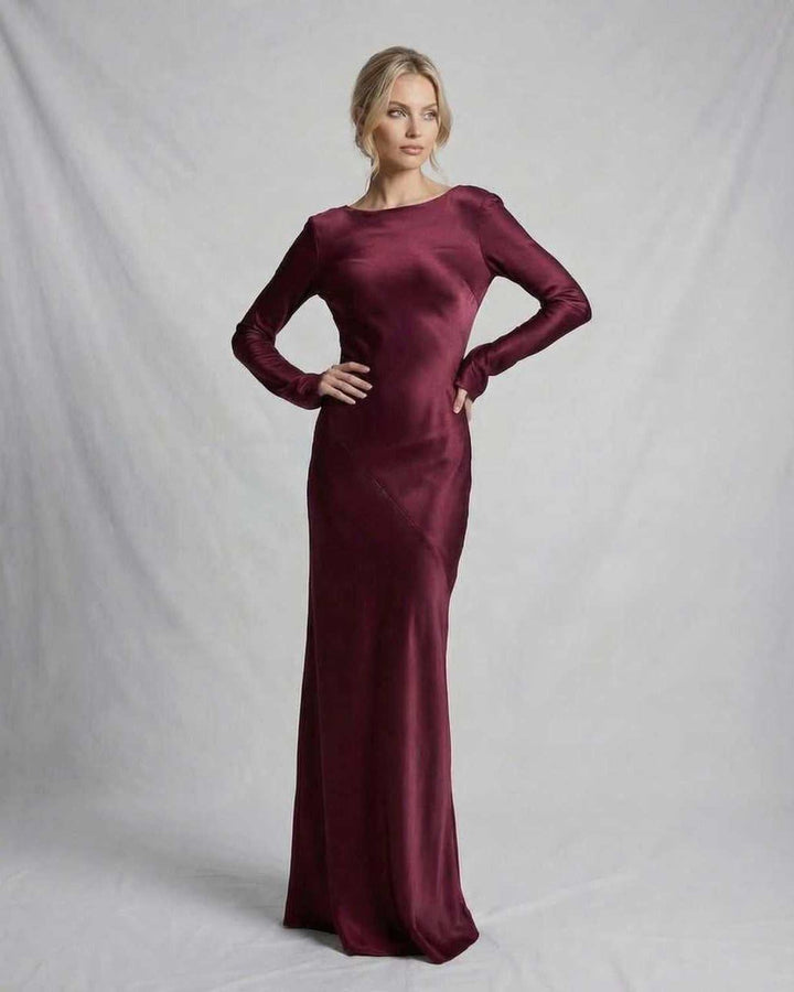 Vestido maxi blanco con espalda baja, ideal para lucir elegante en eventos formales y fiestas.