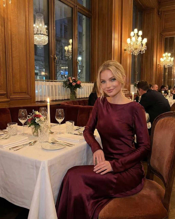 Vestido formal blanco para mujer, con un corte atemporal y detalles que realzan tu figura.