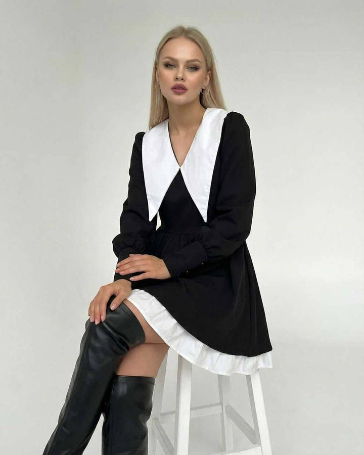 Vestido mini blanco y negro de mujer, con diseño patchwork, cuello solapa y manga larga, muy elegante.