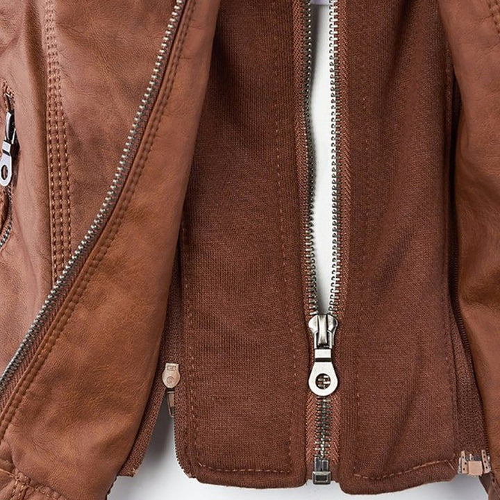 Chaqueta de cuero mujer, estilo urbano elegante, con capucha y función cortavientos.