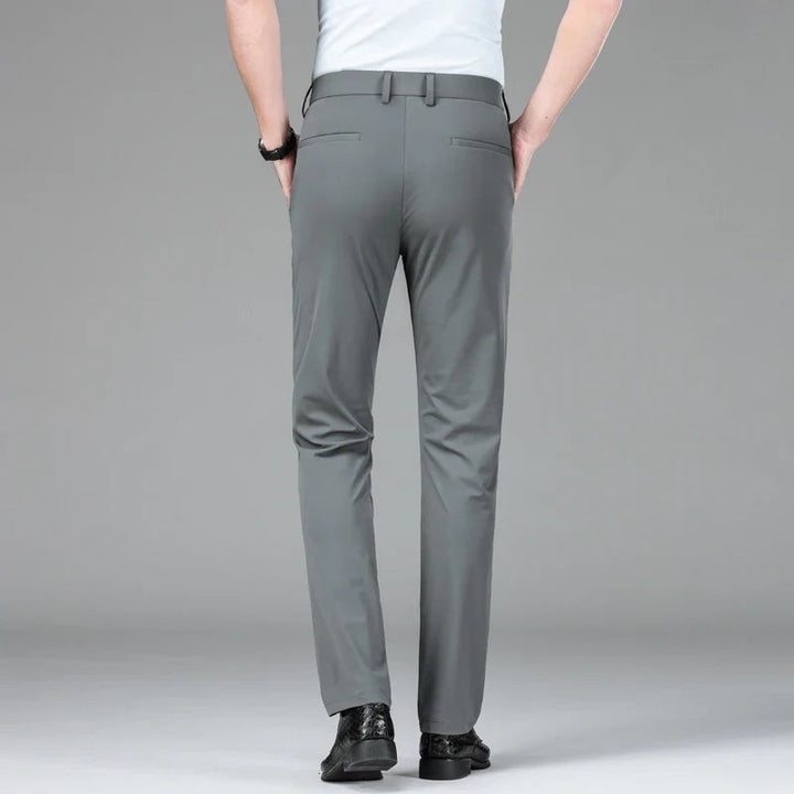 Variedad de colores: pantalón chino slim elástico para hombre, ajuste y moda masculina actual.