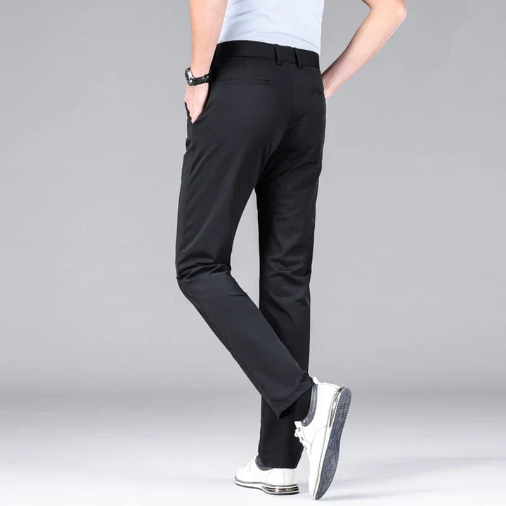 Chino slim fit de hombre, tejido elástico, comodidad para oficina y uso diario, moda masculina.