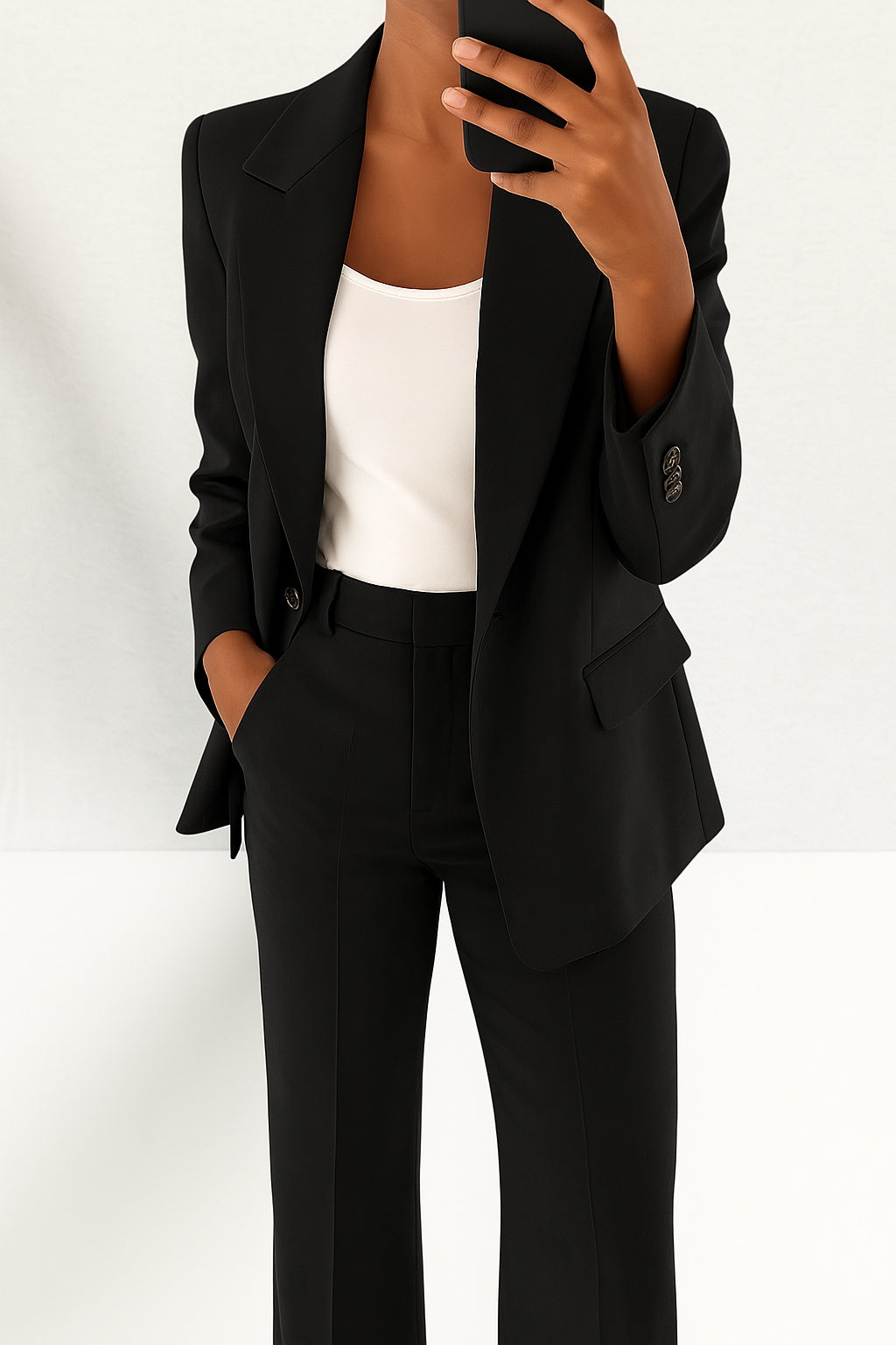 Moda ejecutiva: conjunto de chaqueta y pantalón de mujer, perfecto para un look profesional y elegante.