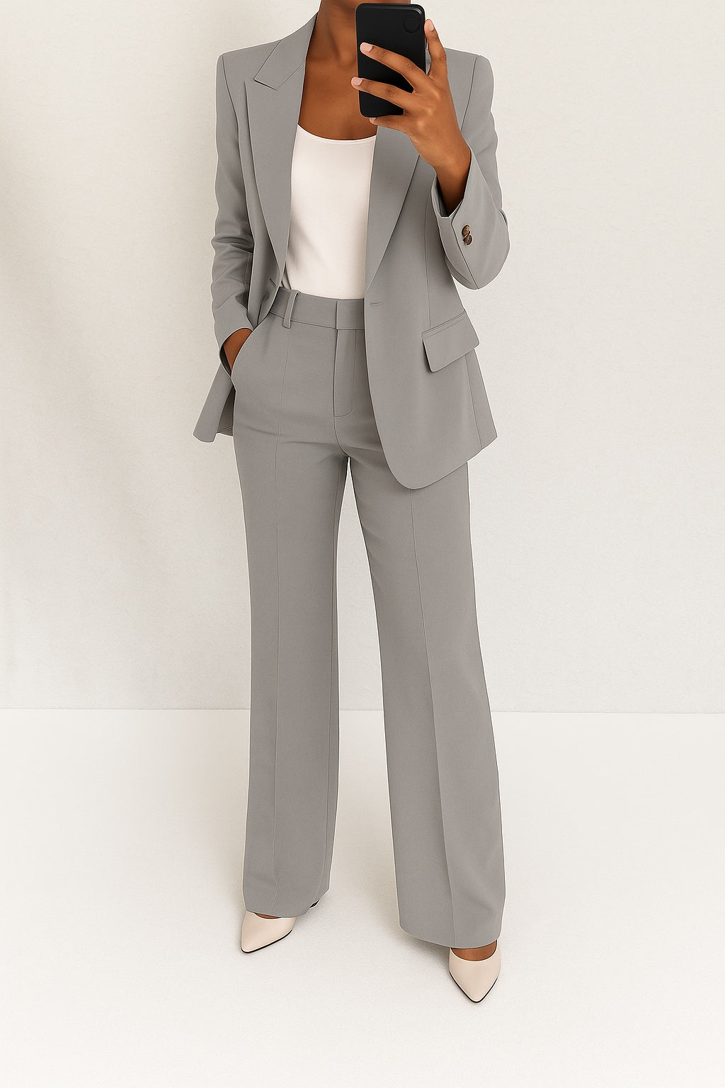 Moda ejecutiva: conjunto de dos piezas para mujer, chaqueta y pantalón formal, estilo negocios y sofisticado.