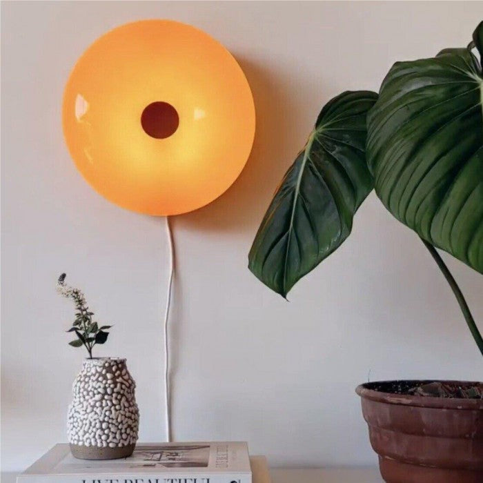 Lámpara de mesa y pared LED estilo Bauhaus. Diseño moderno minimalista para iluminación de hogar creativa.