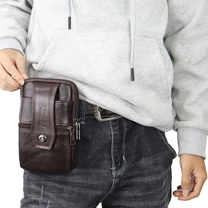 Bolso cruzado de cuero vintage para hombre, con detalles que resaltan su elegancia y moda.
