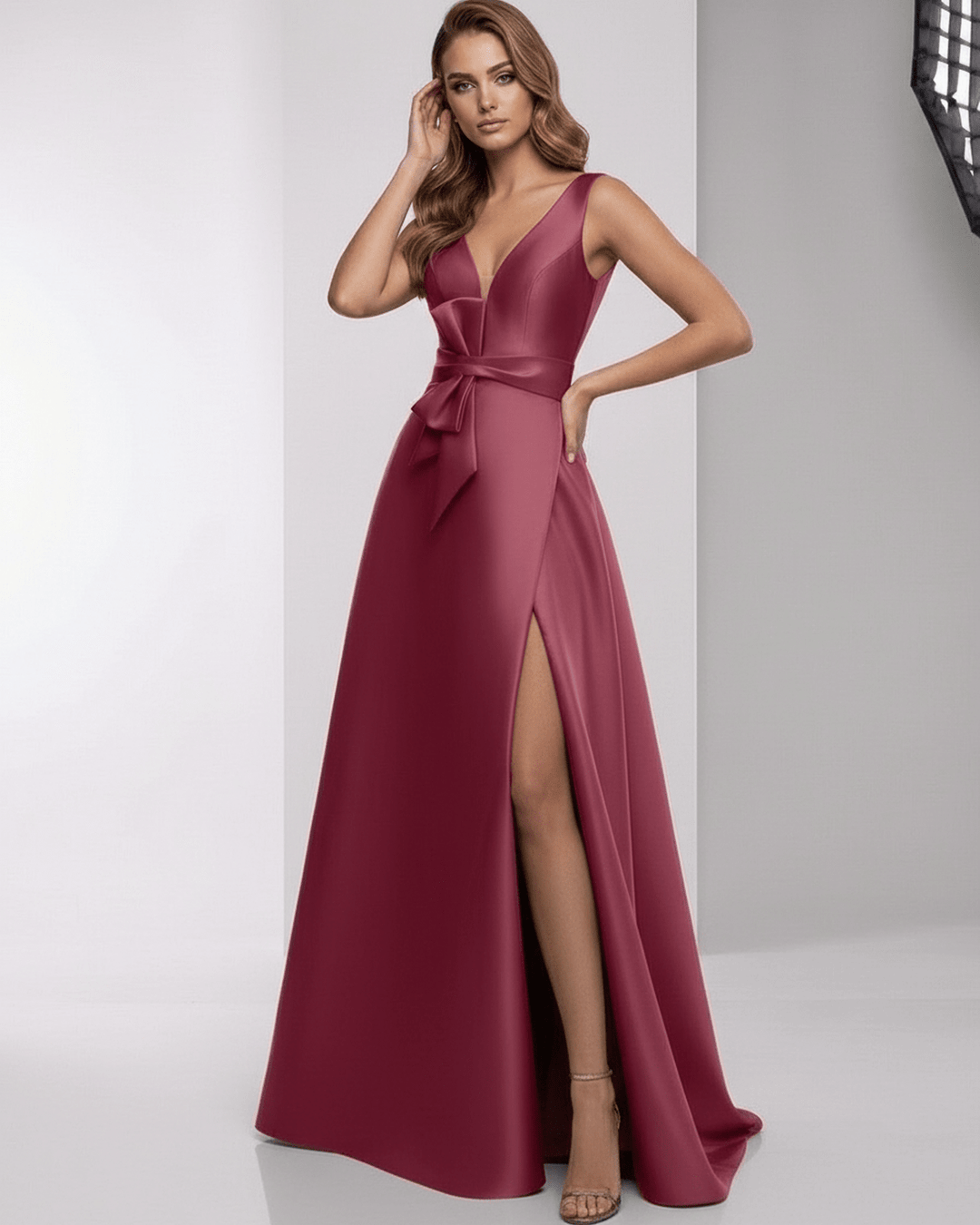Vestido maxi formal de mujer, blanco, con escote en V y corte A, perfecto para ocasiones especiales.