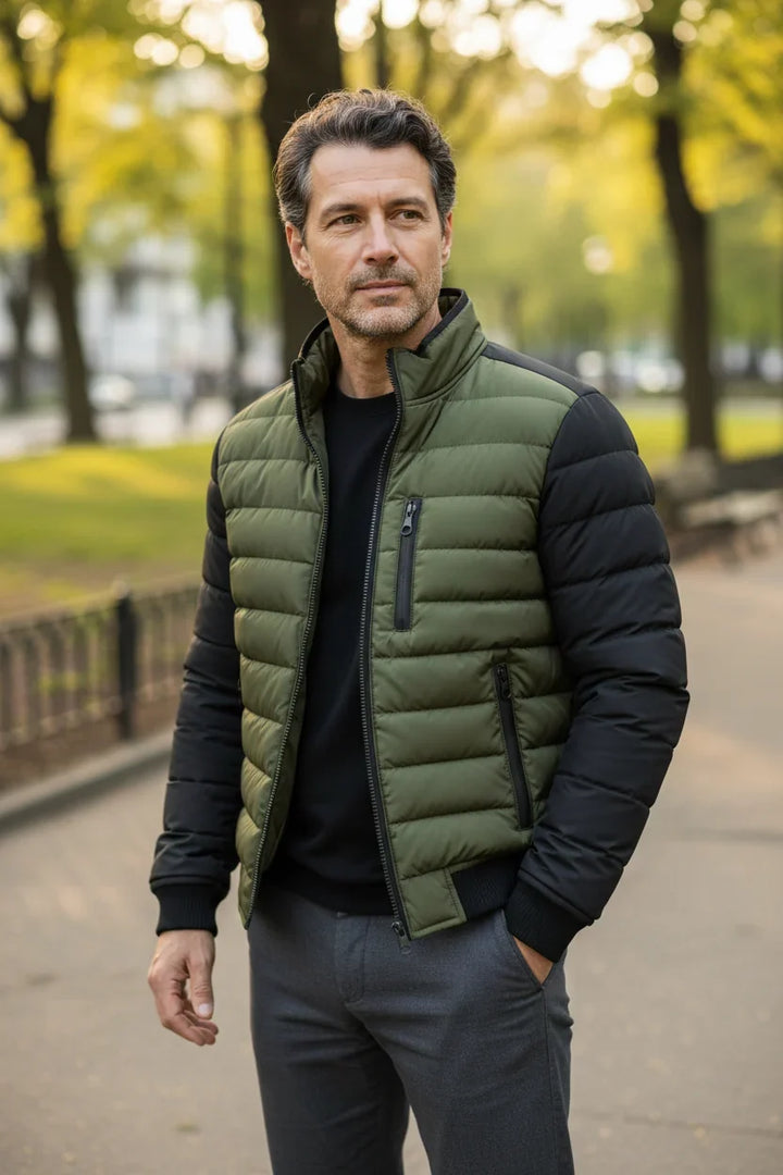 Chaqueta de invierno acolchada para hombre, verde militar. Abrigo casual y versátil para el estilo urbano masculino.