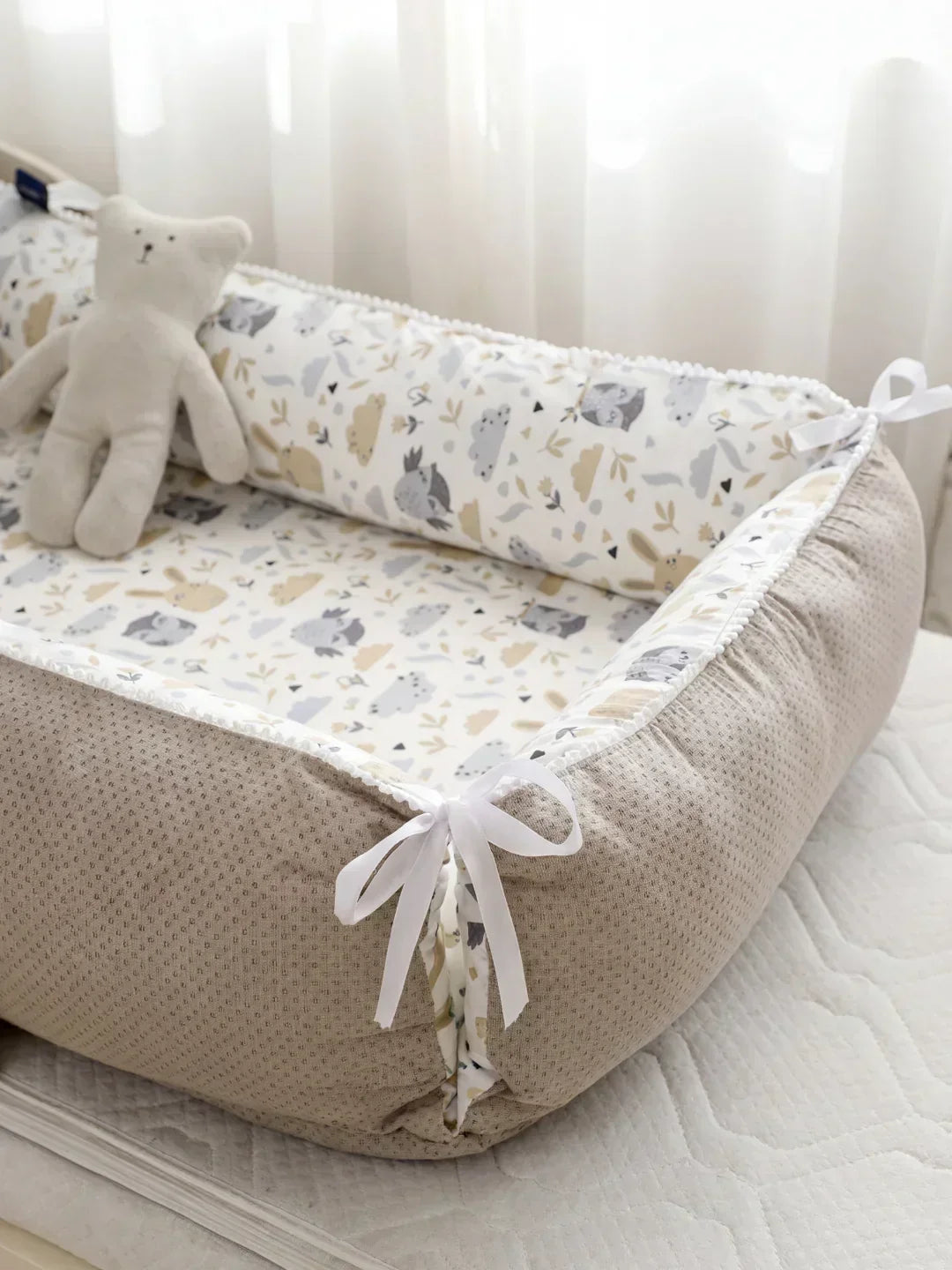 Nido extralargo para bebés, con cojín cervical. Algodón natural, ideal para sueño seguro y descanso.