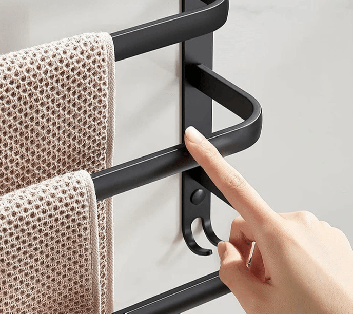 Toallero de pared moderno de aluminio para baño, perfecto para mantener las toallas secas y ordenadas.