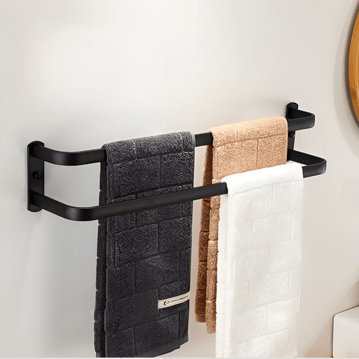 Estante de pared para baño con capacidad para múltiples toallas, diseño contemporáneo y funcional.