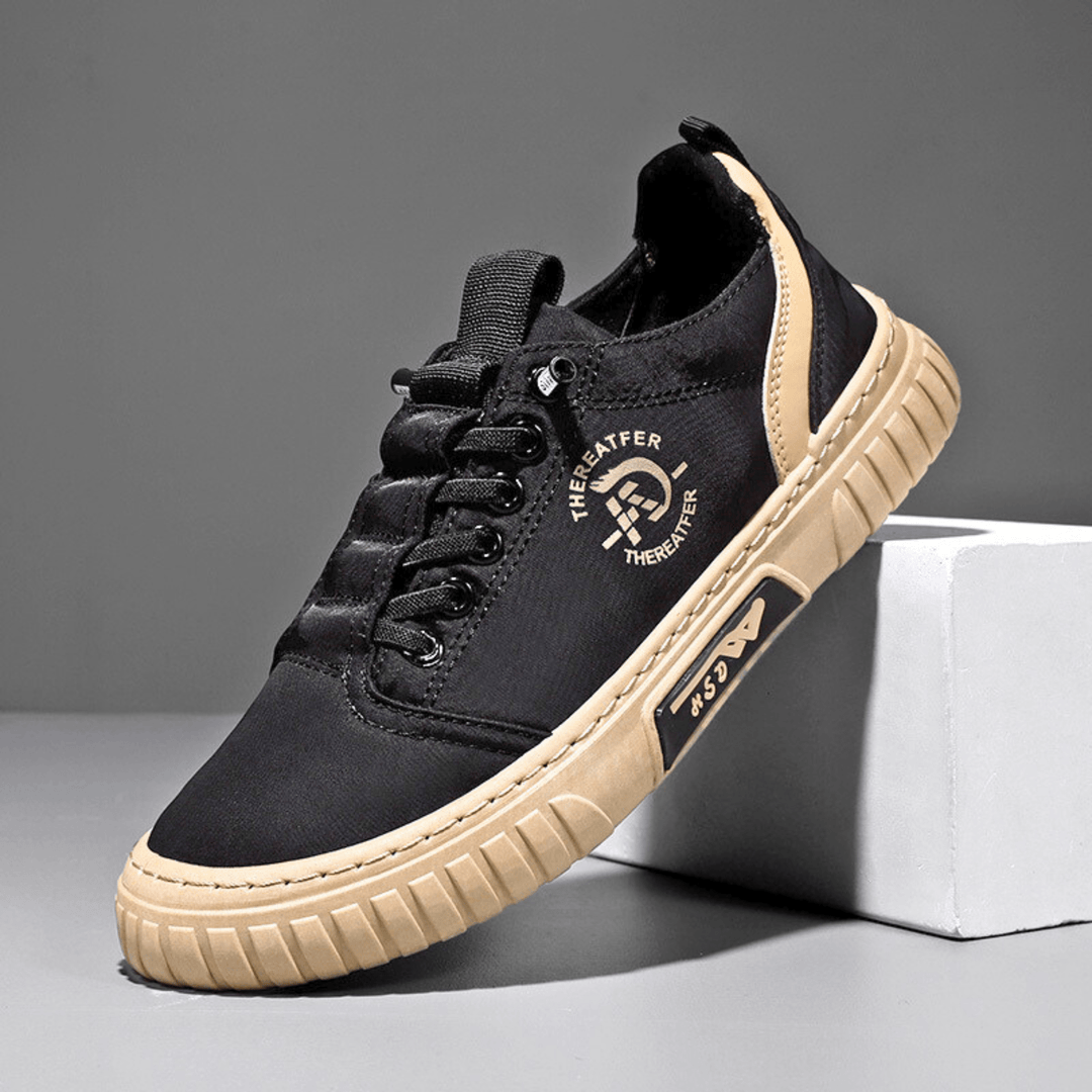 Zapatillas casuales ligeras de hombre con suela gruesa, ideales para estilo urbano y comodidad diaria.