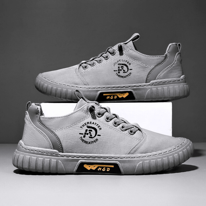 Zapatillas urbanas de hombre, suela gruesa, cordones elásticos y diseño ligero para máxima comodidad.