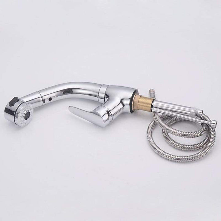 Lujoso grifo de oro cepillado extraíble 360°, ideal para cocinas y baños con estilo moderno.