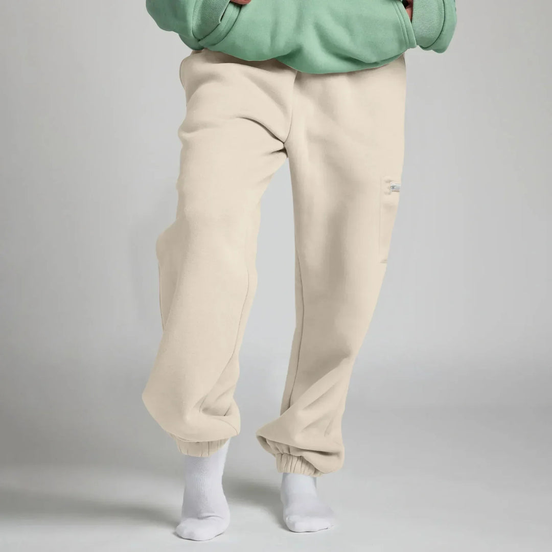 Sudadera con capucha de viaje para mujer, combina estilo y funcionalidad.