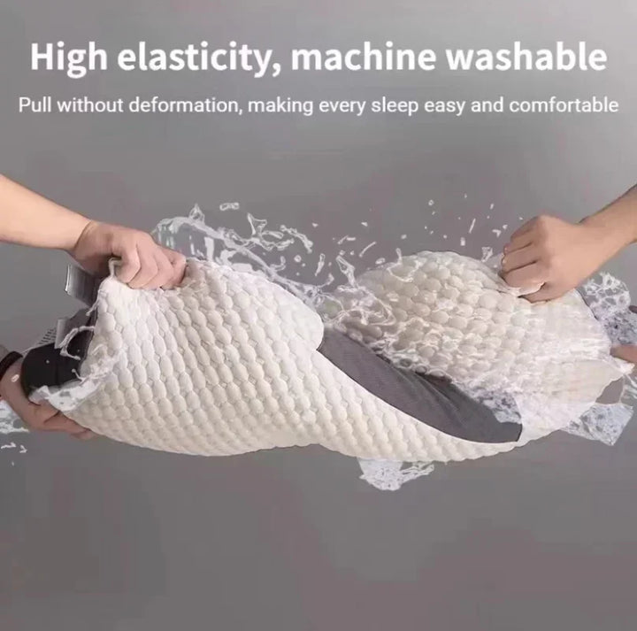 Almohada ortopédica en cama de dormitorio, promoviendo descanso y bienestar. Con masaje y soporte para cuello.