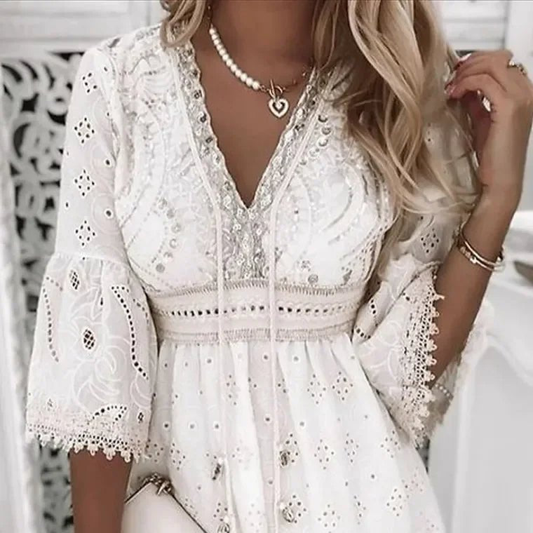 Vestido mini bohemio para mujer, escote V, mangas acampanadas. Prenda casual y elegante ideal para el verano.