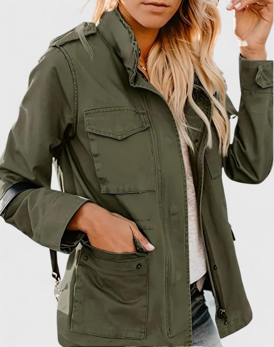Comodidad y estilo: chaqueta utility ligera de mujer con cintura ajustable, perfecta para un look casual.