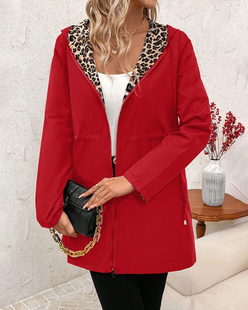 Chaqueta con capucha y estampado de leopardo para mujer. Diseño reversible, ideal para varios looks.