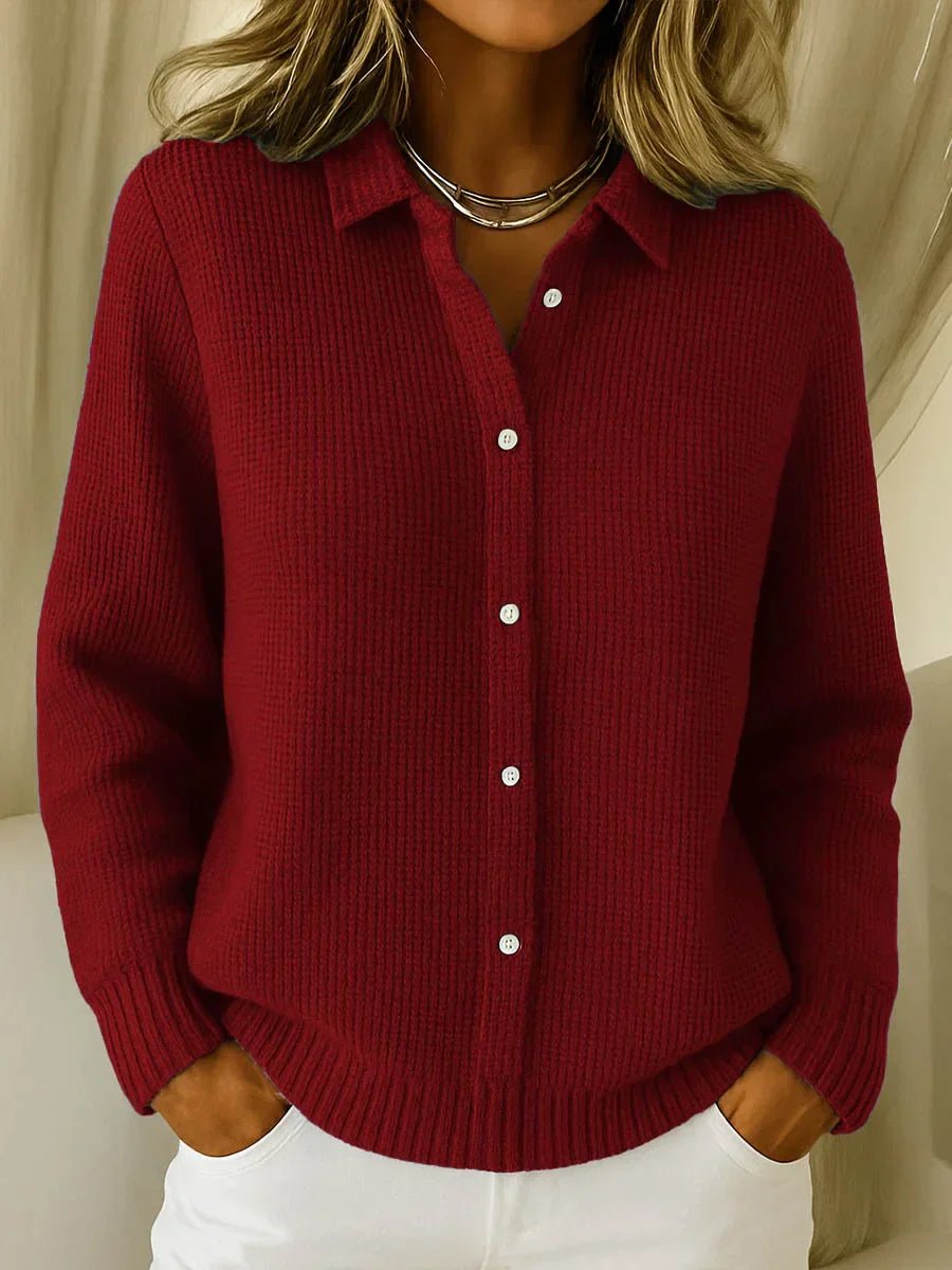 Cárdigan azul marino para mujer, versátil para otoño/invierno. Tejido suave con cuello y botones.