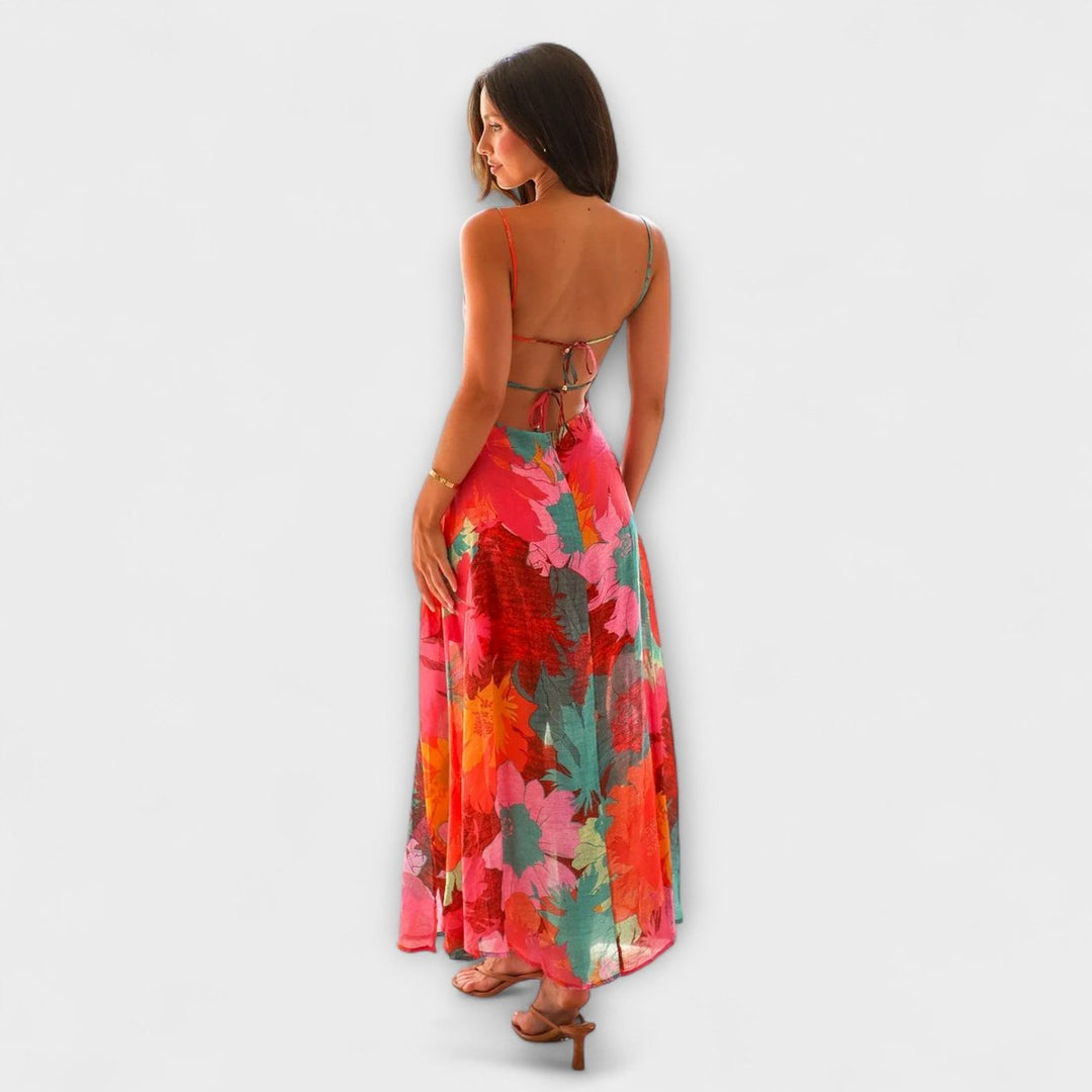 Vestido maxi elegante de mujer con diseño floral y escote cuadrado. Ideal para ocasiones de verano o fiesta.
