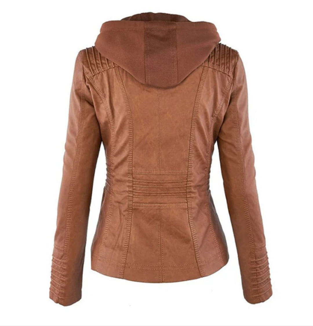 Chaqueta entallada para mujer, estilo urbano-casual. Perfecta para outfit diario y looks de entretiempo.