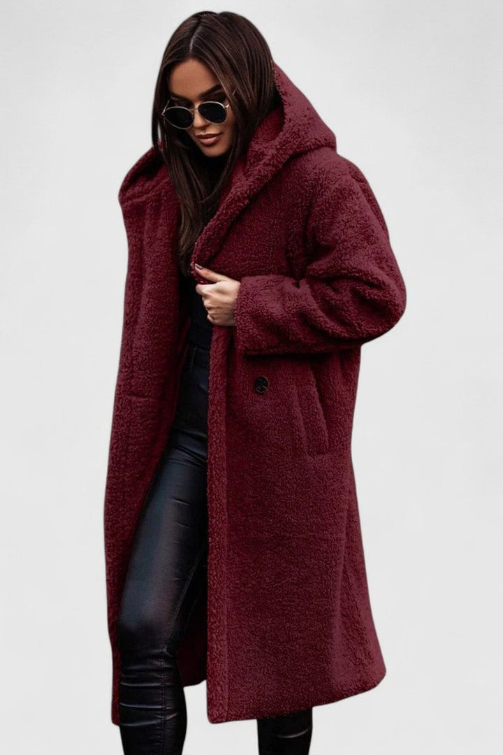 Abrigo largo de mujer, perfecto para combinar con cualquier atuendo invernal. Elegante, cálido y moderno.