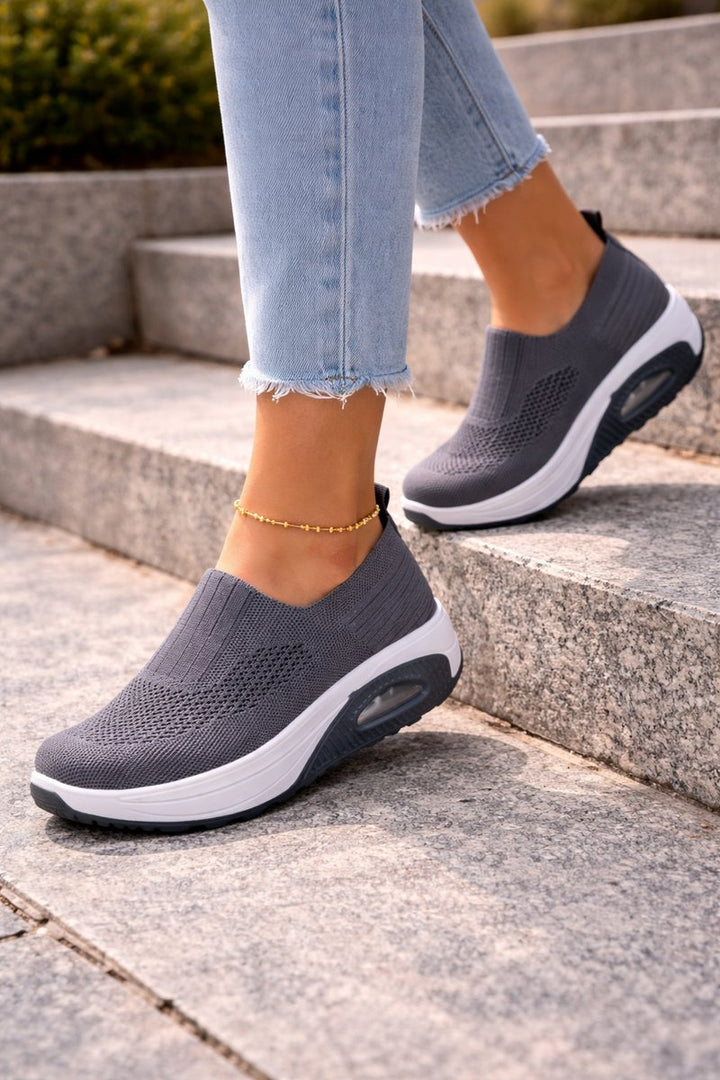 Par de zapatillas transpirables de mujer, diseño ligero para uso casual y deportivo, gran comodidad.