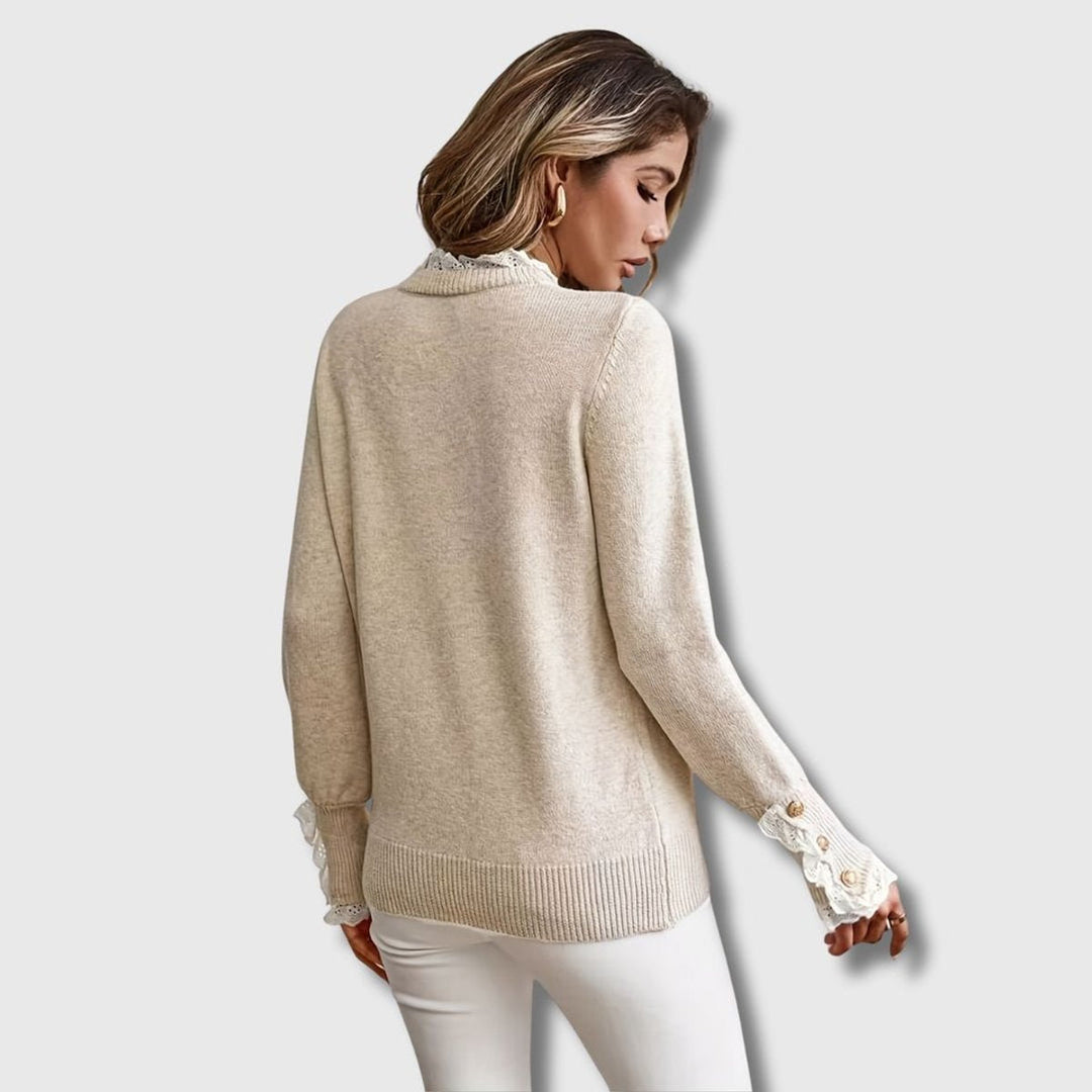 Jersey de punto elegante para mujer, color beige, con encaje y botones. Ropa cómoda de moda femenina para invierno.