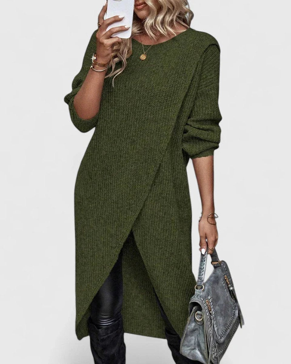 Suéter gris de mujer, manga larga y bajo asimétrico. Prenda básica cómoda para ropa casual de invierno.