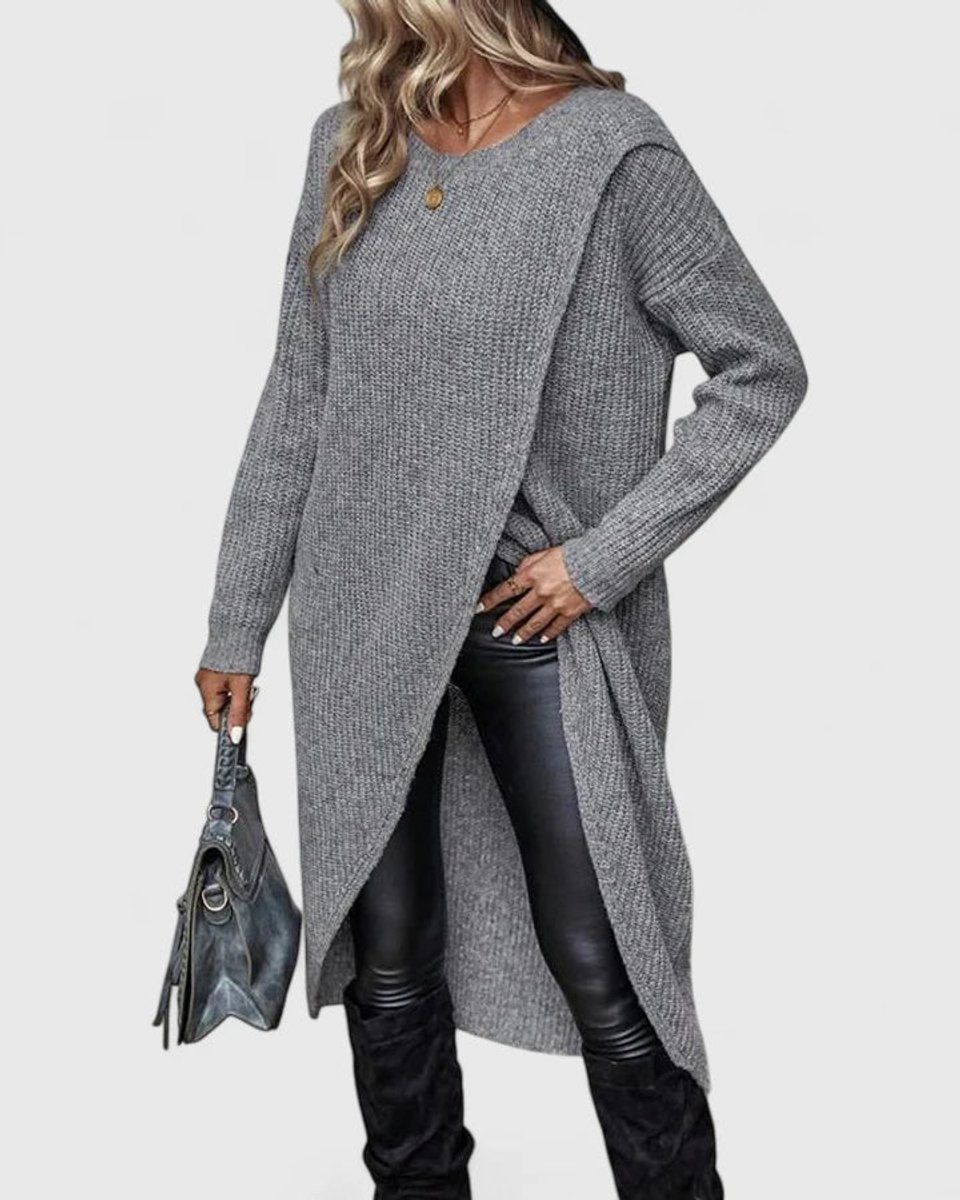 Suéter negro de mujer con bajo asimétrico y manga larga. Comodidad y estilo moderno para la temporada fría.