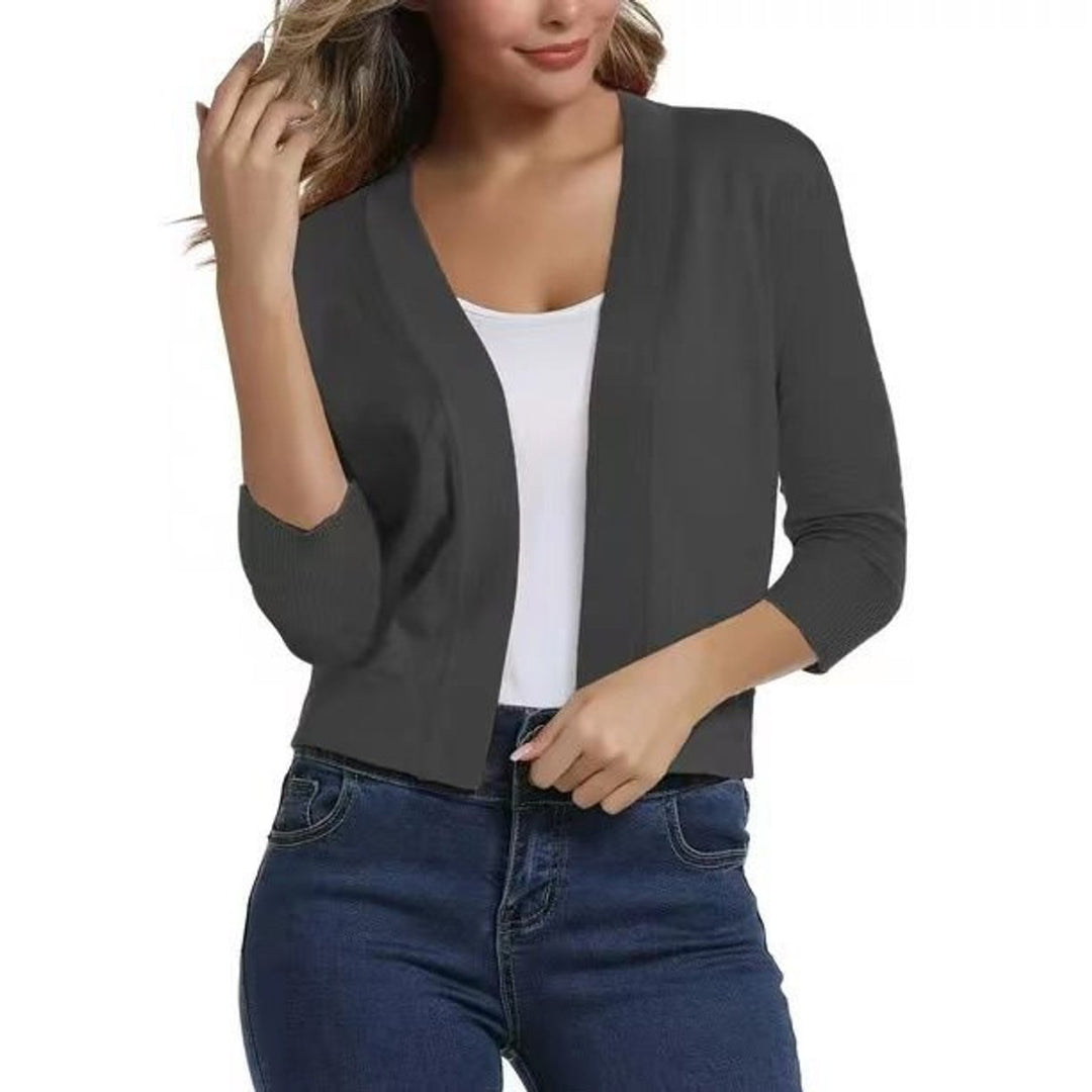 Cárdigan corto para mujer, manga 3/4, en tono tierra. Diseño abierto, ideal para looks bohemios o casuales.