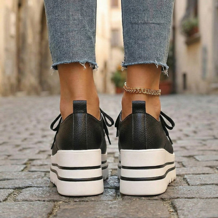 Zapatos tipo botín Oxford de plataforma para mujer, color versátil, diseño moderno y cordones. Calzado casual.