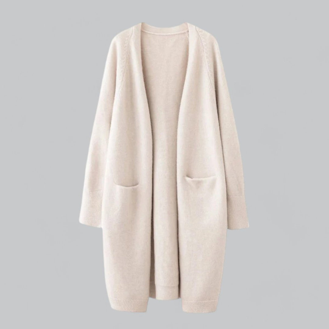 Moda femenina: cárdigan largo abierto de cachemira, prenda versátil para un estilo chic de otoño.
