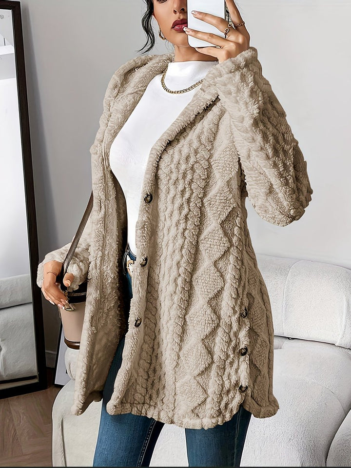 Abrigo afelpado de mujer con capucha, un cárdigan suave y confortable, imprescindible para otoño.