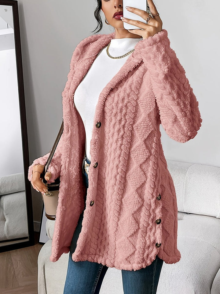 Suave cárdigan de mujer con capucha, afelpado, para un look casual y abrigador en invierno.