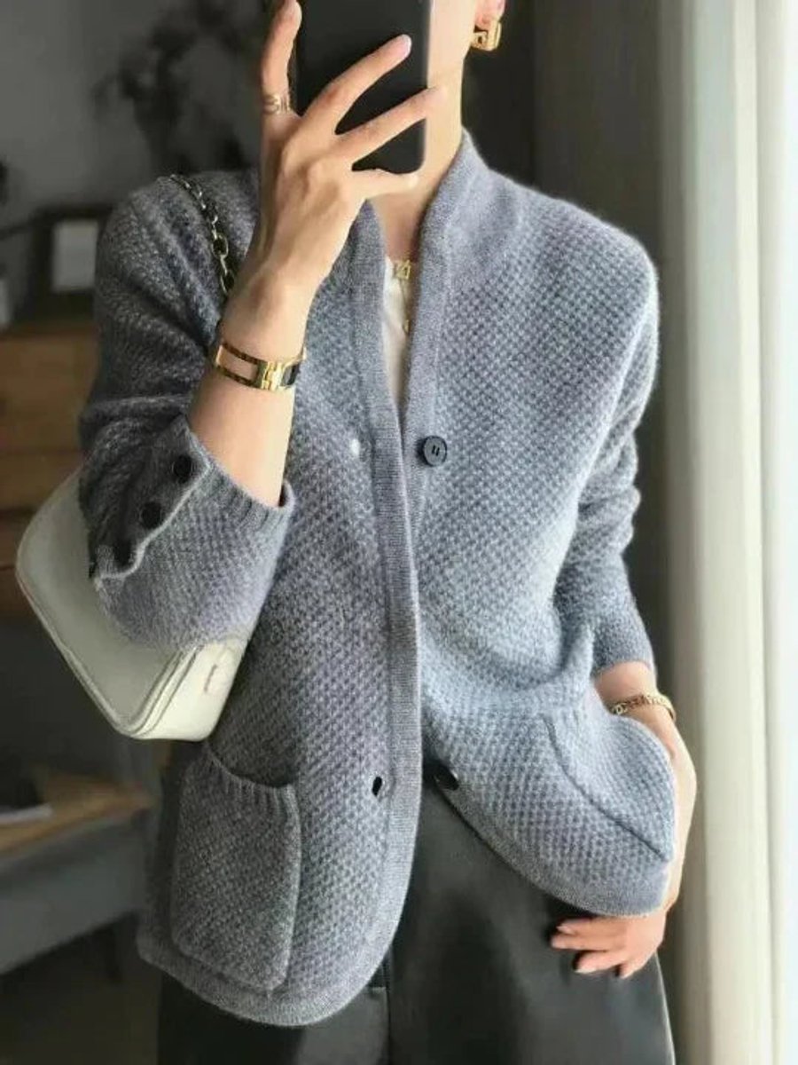 Cárdigan de punto de cachemira para mujer, estilo elegante con botones, perfecto para ropa femenina de lujo.