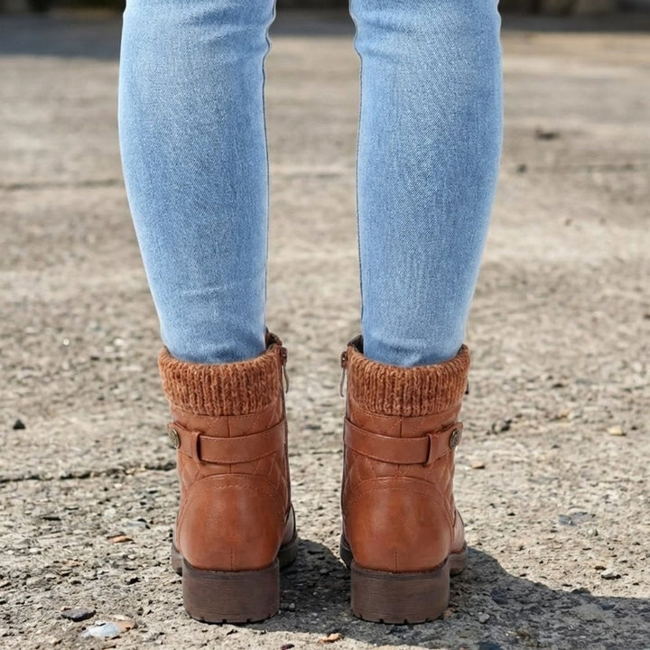 Calzado cómodo de mujer: botines acolchados con cordones y cremallera, perfectos para el frío.