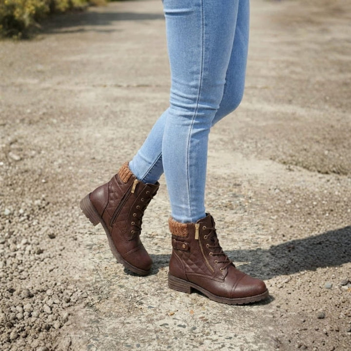 Moda en calzado: botines de mujer acolchados, con cordones y cremallera para un ajuste fácil.