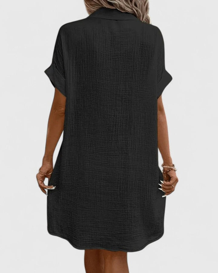 Vestido elegante de mujer, camisero y fresco, con caída holgada. Ideal para días de verano.