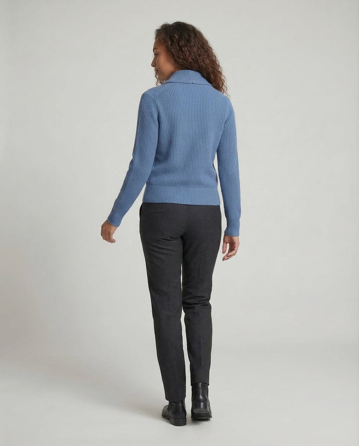 Cárdigan de mujer acanalado con solapa, tejido de punto cómodo, ideal para estilo oficina o casual.