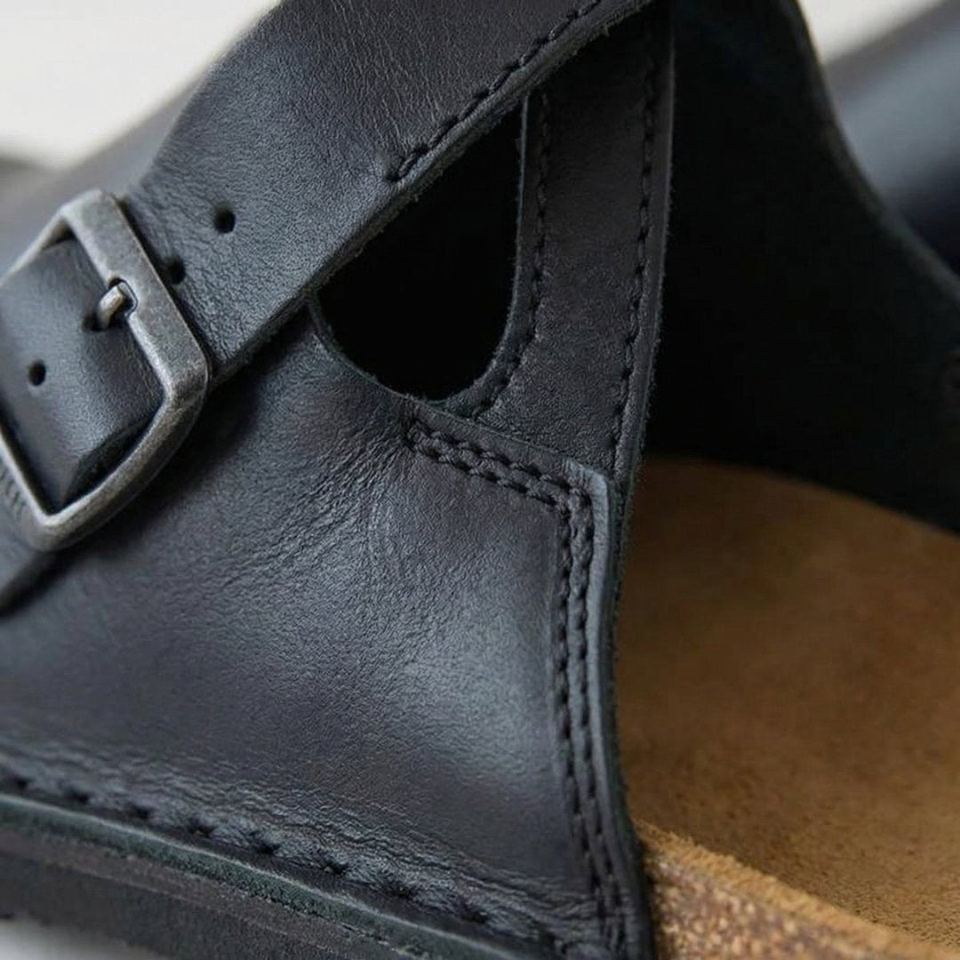 Modernos zuecos de mujer, calzado cómodo para caminar. Diseño slip-on casual y chic para uso diario.