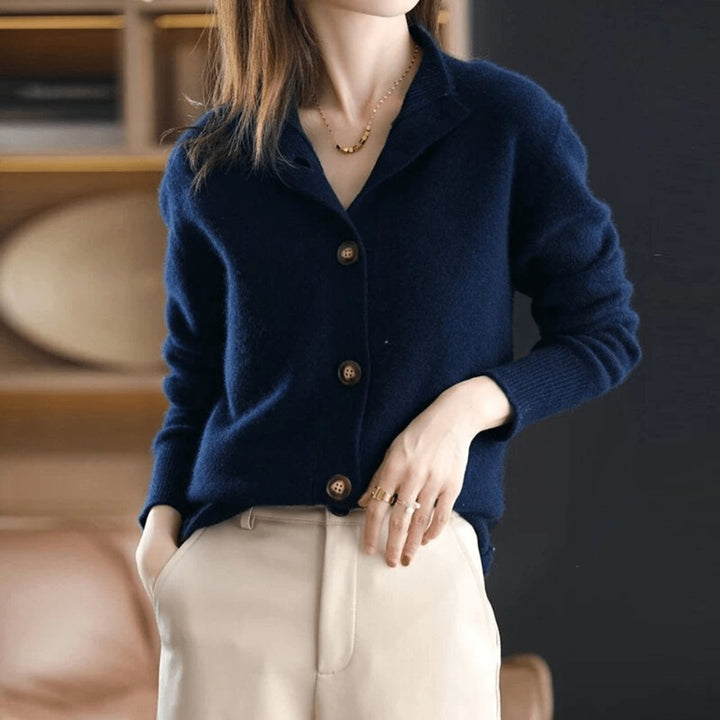 Cárdigan de cachemira para mujer con botones, ideal para un look elegante y cálido en invierno.