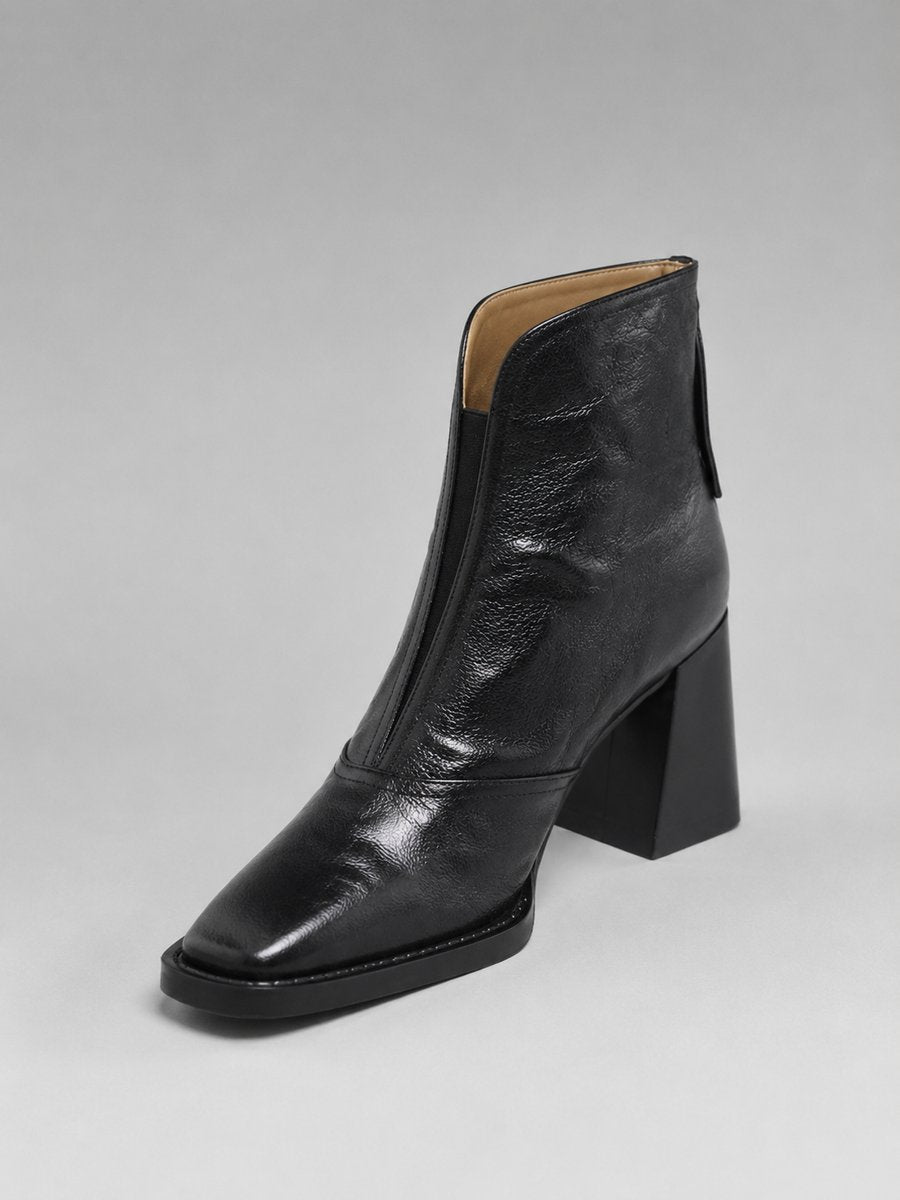 Botines de piel sintética para mujer, con tacón cuadrado. Un diseño elegante y versátil para cualquier atuendo.