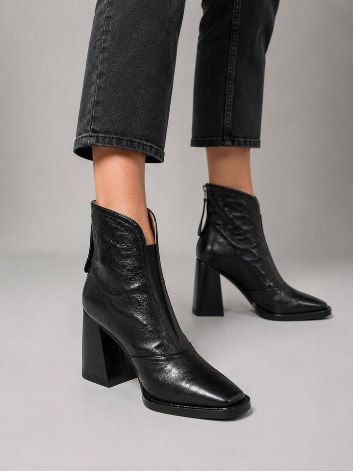 Botines elegantes de piel sintética para mujer con tacón cuadrado. Calzado cómodo y de moda para otoño-invierno.