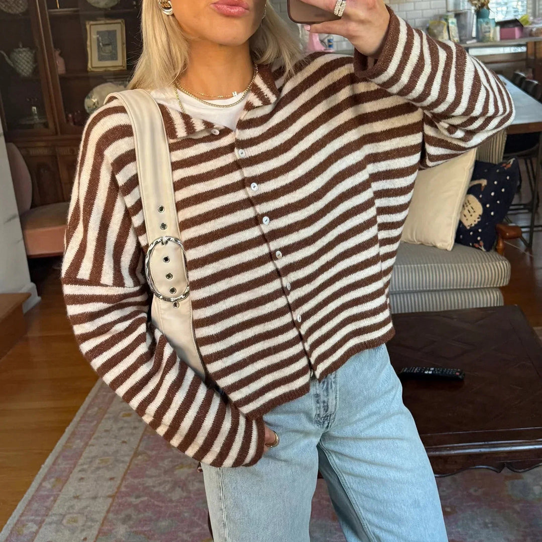 Cárdigan de mujer a rayas con botones para otoño-invierno, moda casual y estilo elegante.