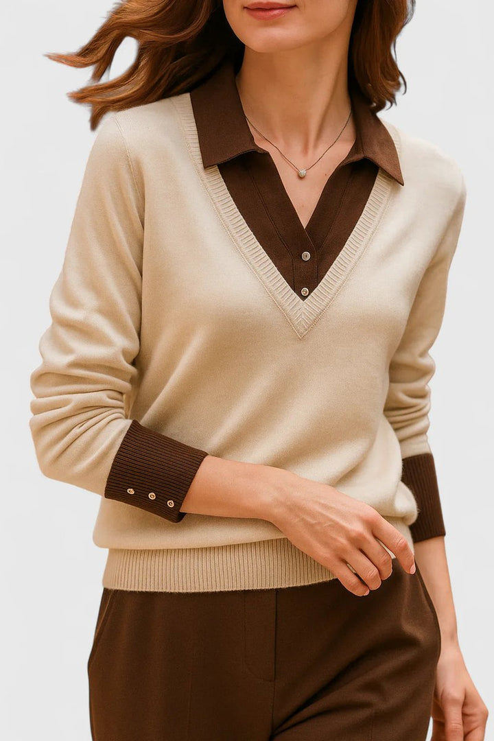 Modelo vistiendo suéter de punto para mujer. Cuello polo y escote V. Atuendo casual.