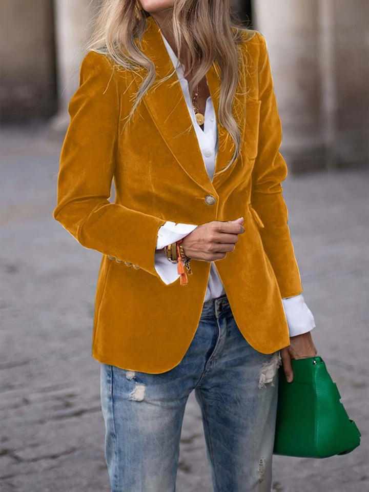 Chaleco sin mangas entallado para mujer, estilo casual chic que realza la moda femenina.