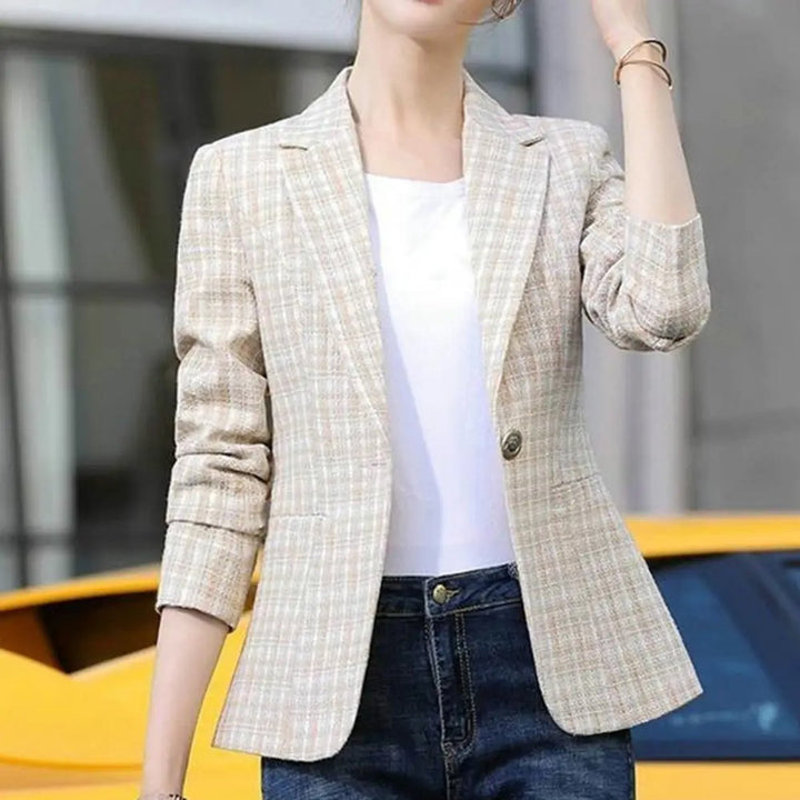 Chaleco blazer de cuadros entallado para mujer, perfecto para un look de oficina elegante o atuendo casual chic.